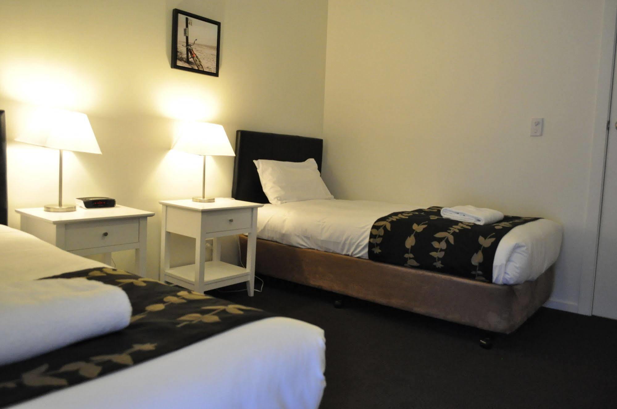 Albury Burvale Motor Inn מראה חיצוני תמונה
