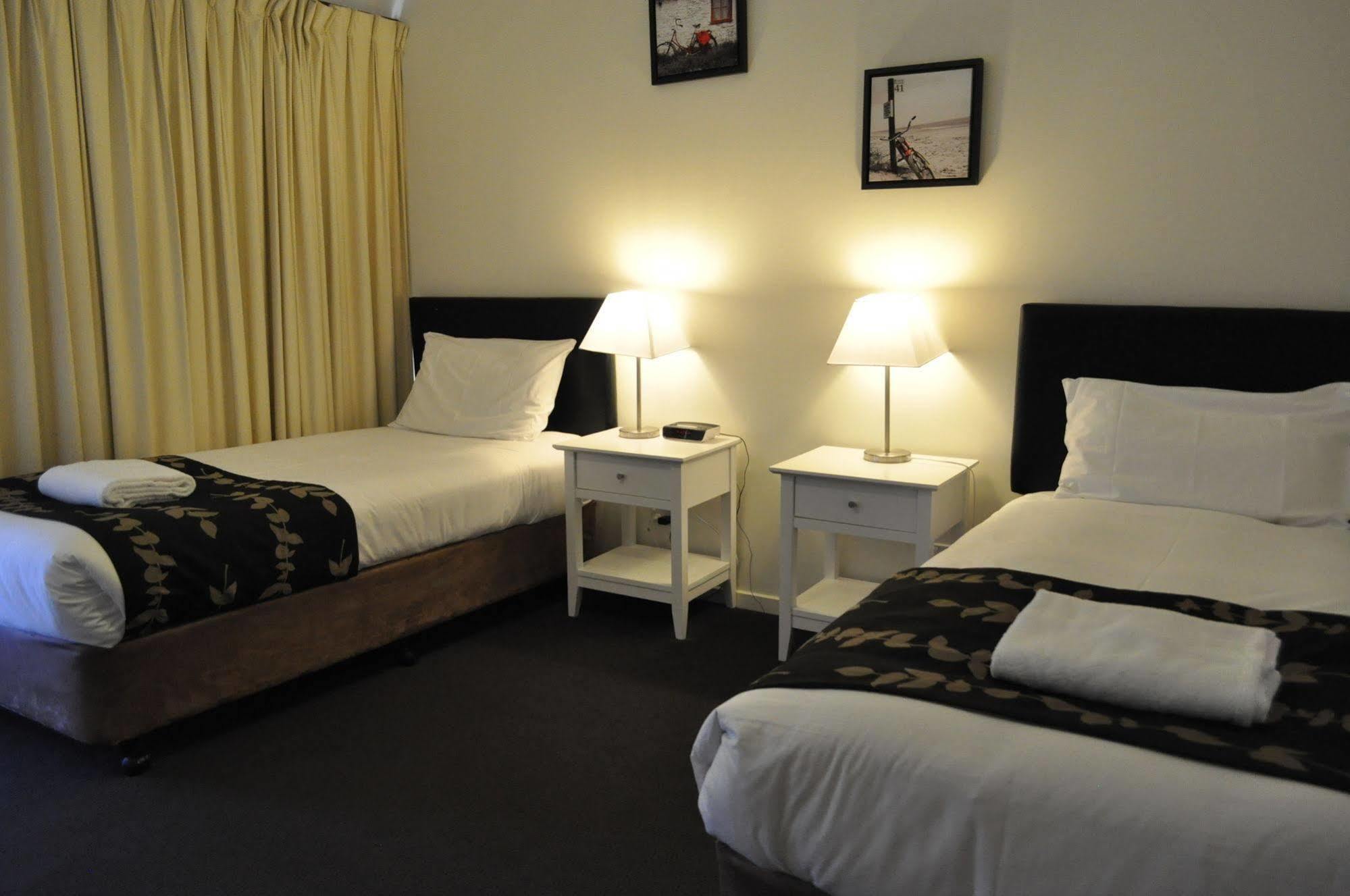 Albury Burvale Motor Inn מראה חיצוני תמונה