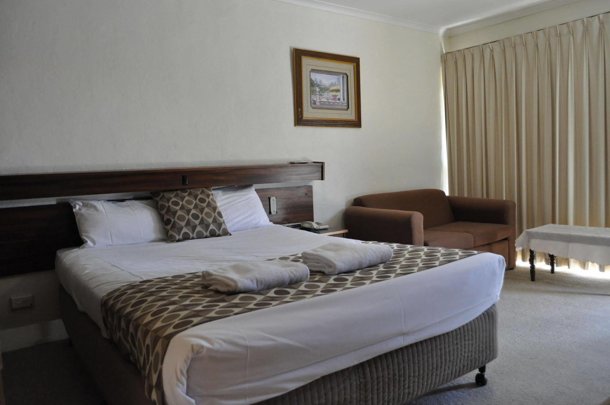 Albury Burvale Motor Inn מראה חיצוני תמונה