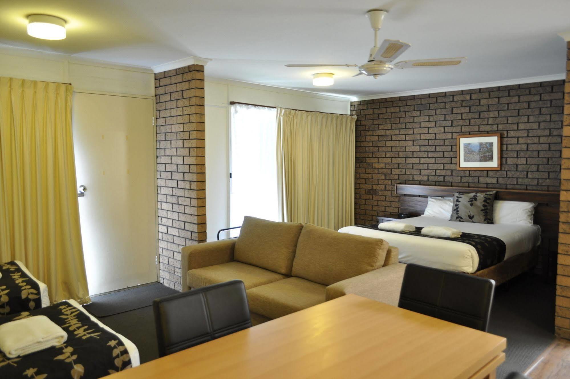 Albury Burvale Motor Inn מראה חיצוני תמונה
